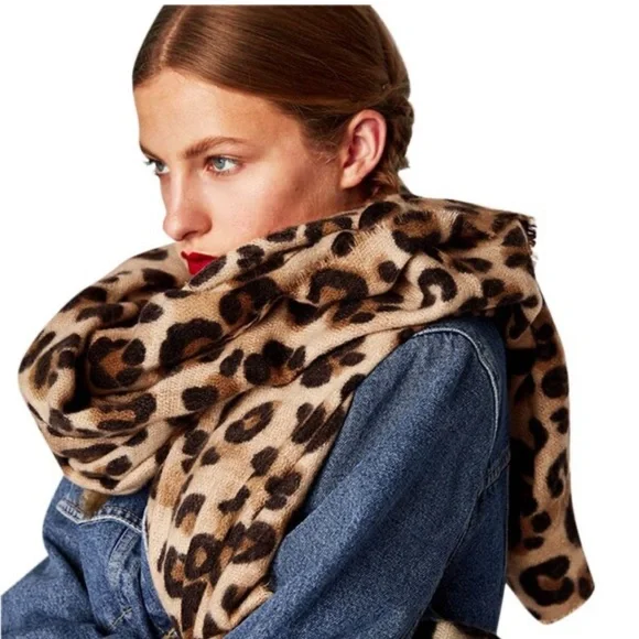 Chic Leopard Print Scarf - Picture 1 of 8